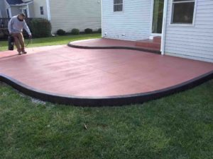 curved patio done by concrete contractor